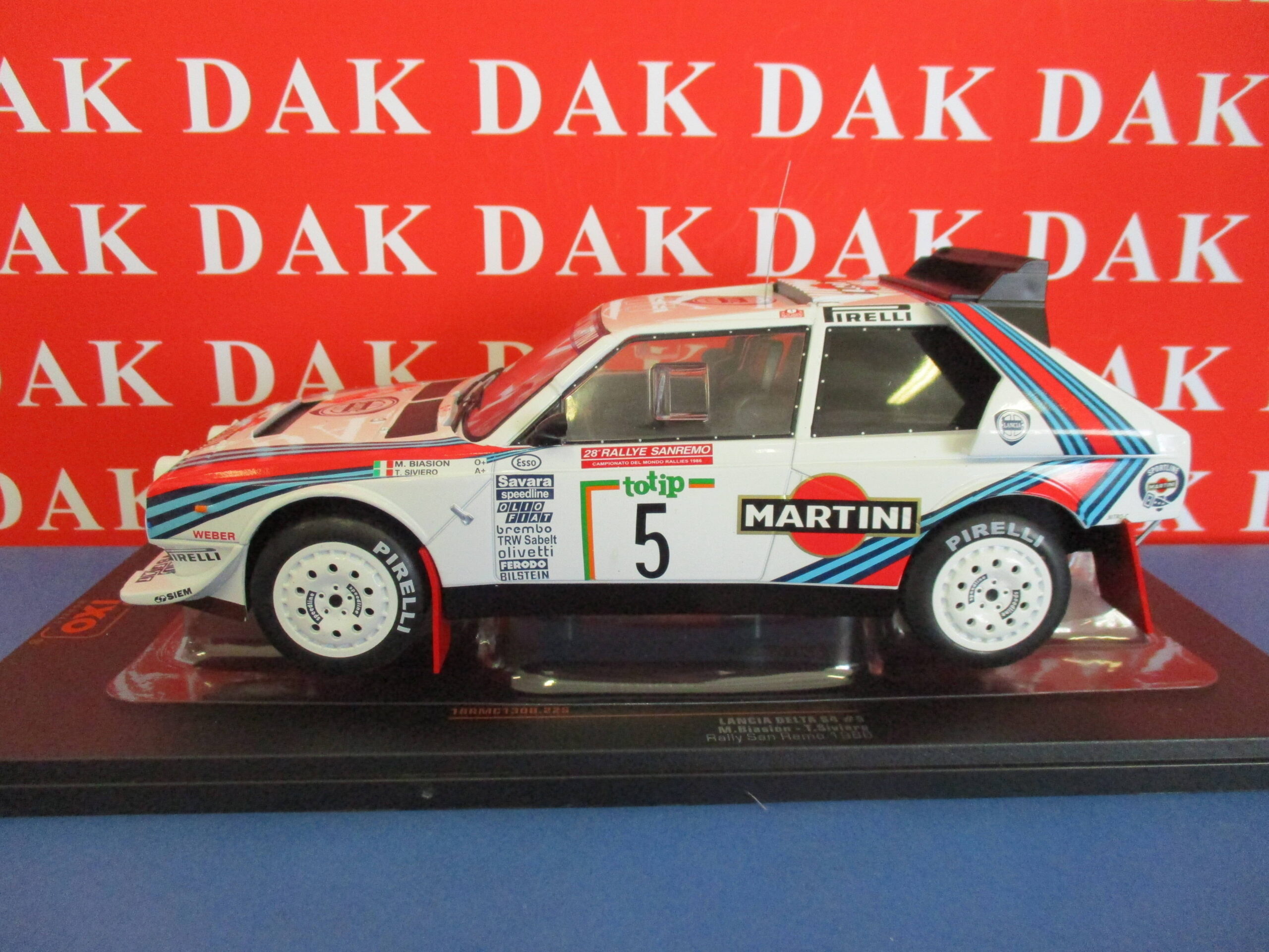 Die cast 1/18 Modellino Auto Lancia Delta S4 Rally Sanremo 1986 M. Biasion Ixo
