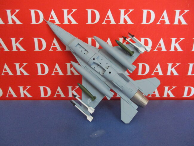 Die cast 1/72 Modellino Aereo Aircraft F-16B Fighting Falcon USAF 159th FIS 1988 - immagine 6