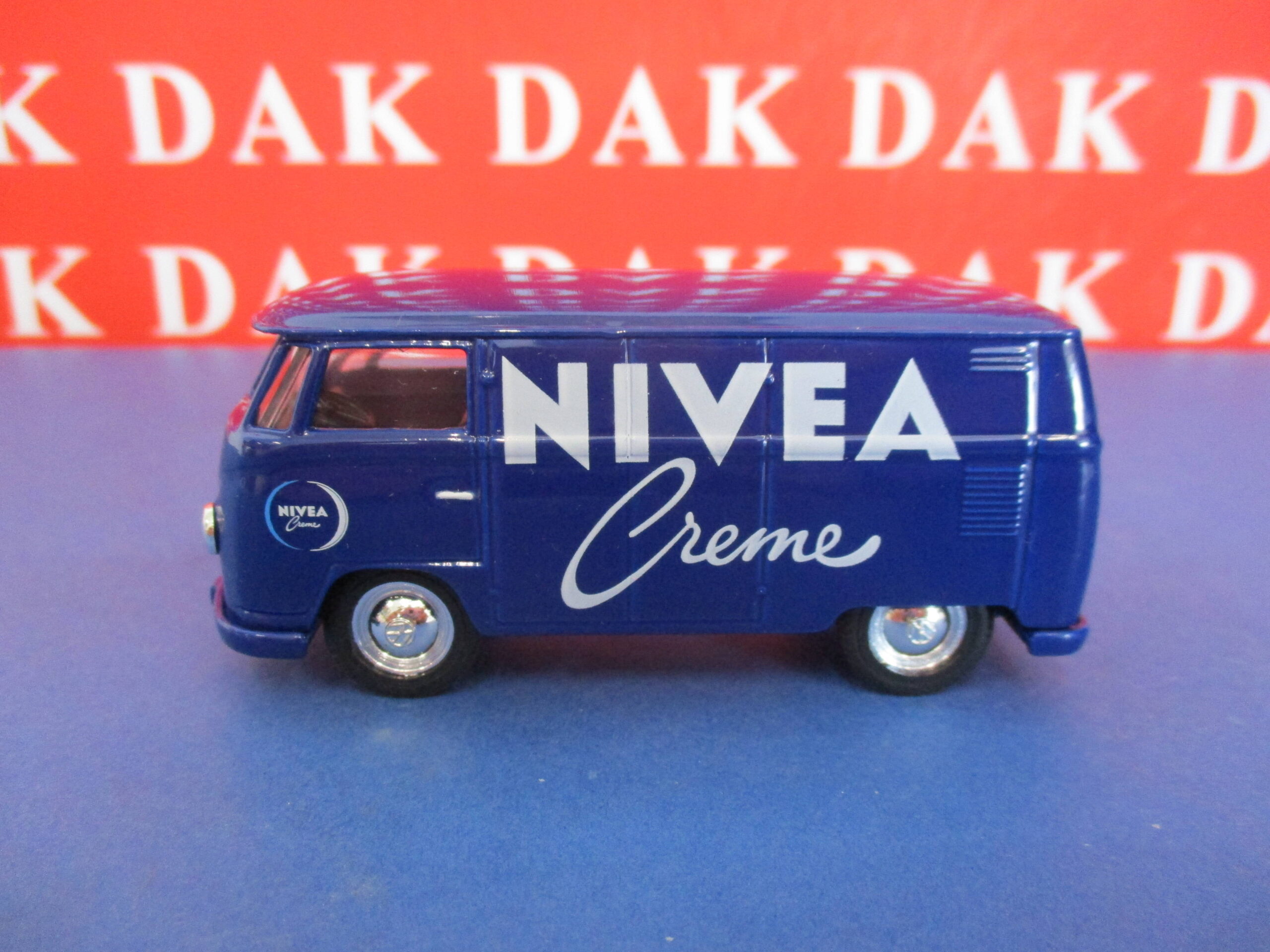 Die cast Modellino Furgone Van Volkswagen T1 Nivea by Corgi