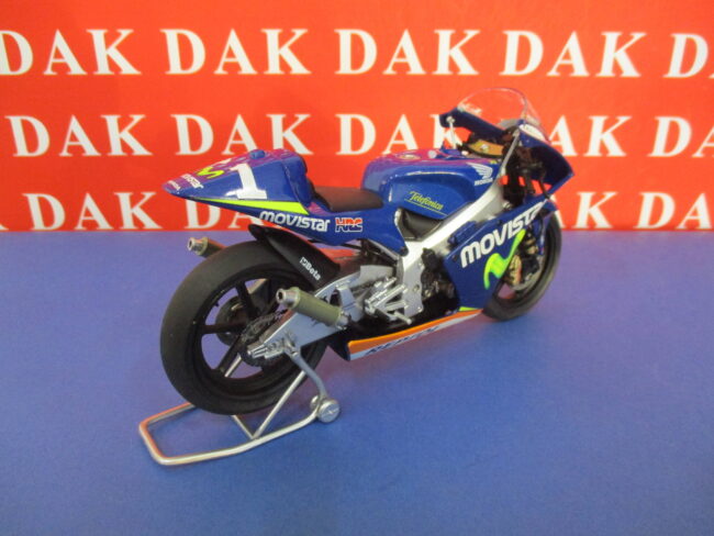 Die cast 1/12 Modellino Moto Honda RS250RW 2005 D. Pedrosa - immagine 3