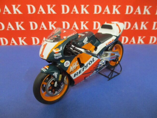 Die cast 1/12 Modellino Moto Honda NSR500 1998 Michael Doohan - immagine 2