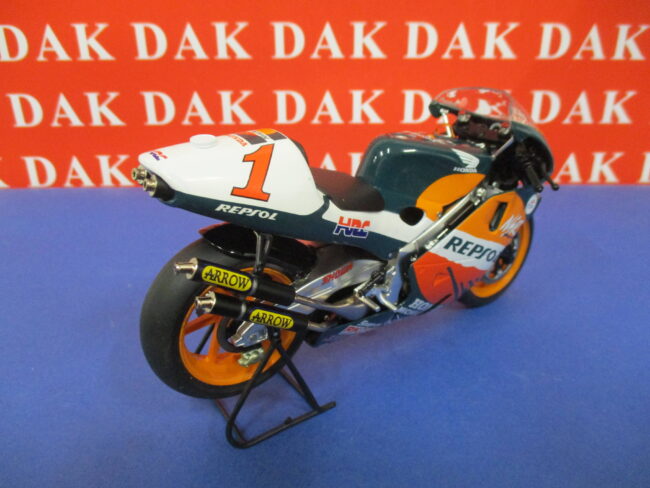 Die cast 1/12 Modellino Moto Honda NSR500 1998 Michael Doohan - immagine 3