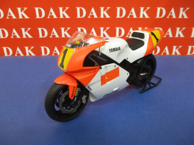 Die cast 1/12 Modellino Moto Yamaha YZR500 1991 Wayne Rainey