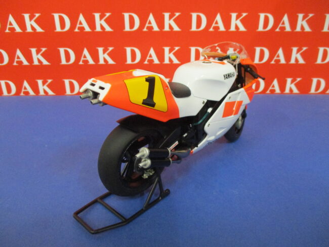 Die cast 1/12 Modellino Moto Yamaha YZR500 1991 Wayne Rainey - immagine 3