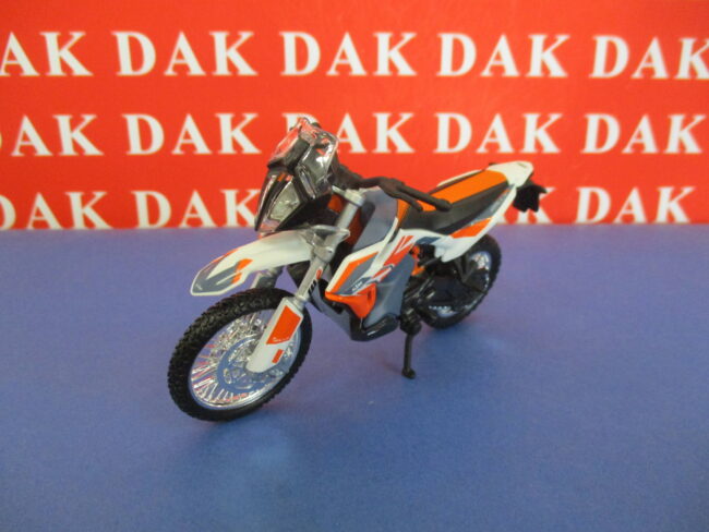 Die cast 1/18 Modellino Moto KTM 790 Adventure R Rally by Burago - immagine 2