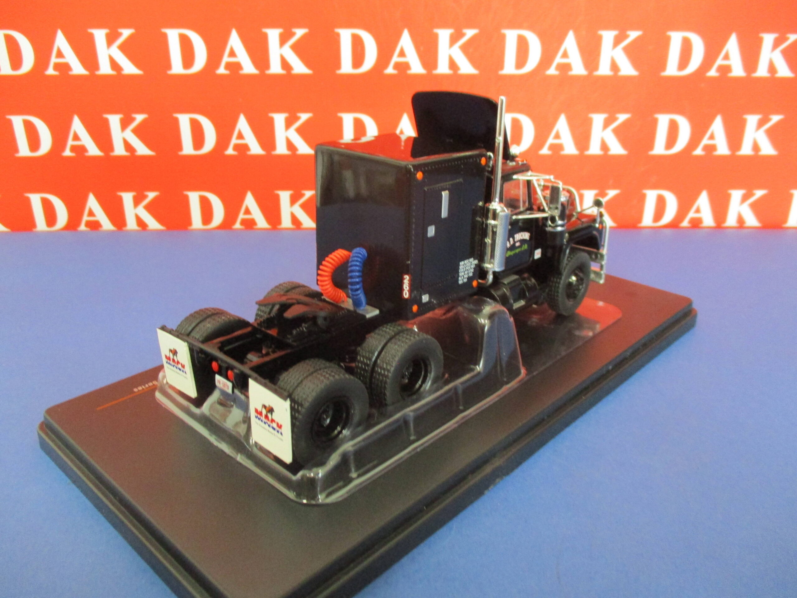 Die cast 1/43 Modellino Camion Truck Mack R-Series 1966 by Ixo - Dak ...