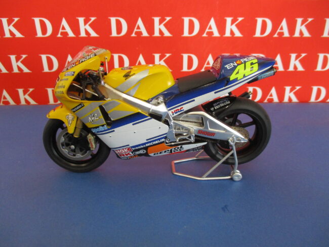 Die cast 1/12 Modellino Moto Honda NSR500 2001 Valentino Rossi