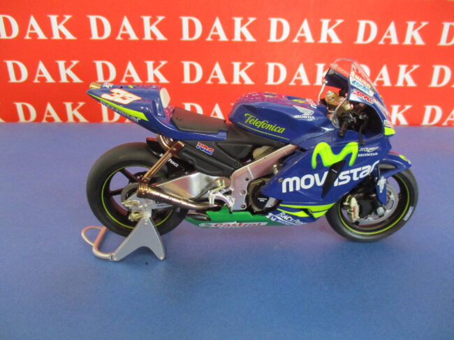 Die cast 1/12 Modellino Moto Honda RC211V 2005 Marco Melandri - immagine 4