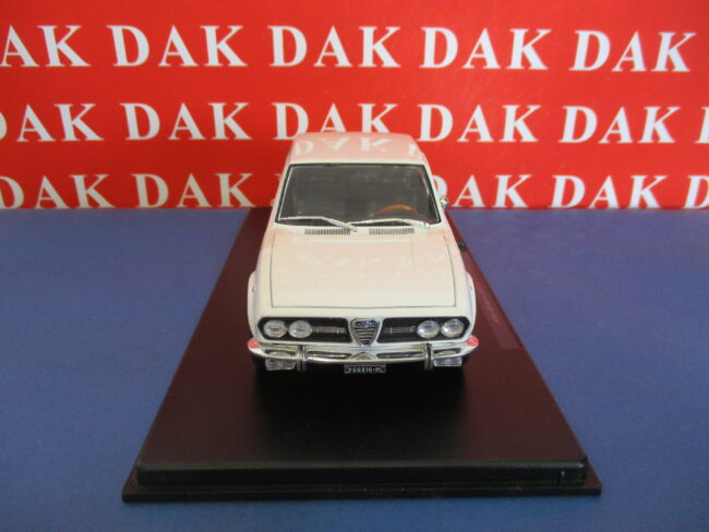 Die cast 1/24 Modellino Auto Alfa Romeo Alfetta 1.8 bianca 1972 - immagine 3