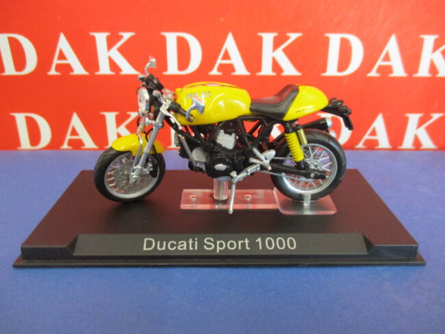 Die cast 1/24 Modellino Moto Ducati Sport 1000