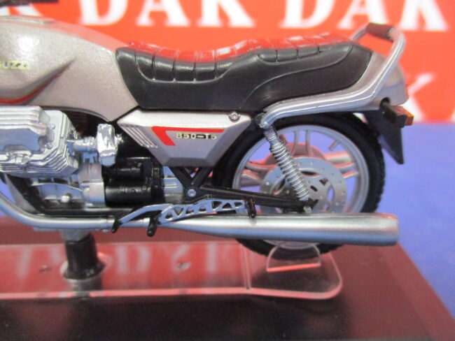 Die cast 1/24 Modellino Moto Moto Guzzi 850-T5 by Starline 1 - immagine 5