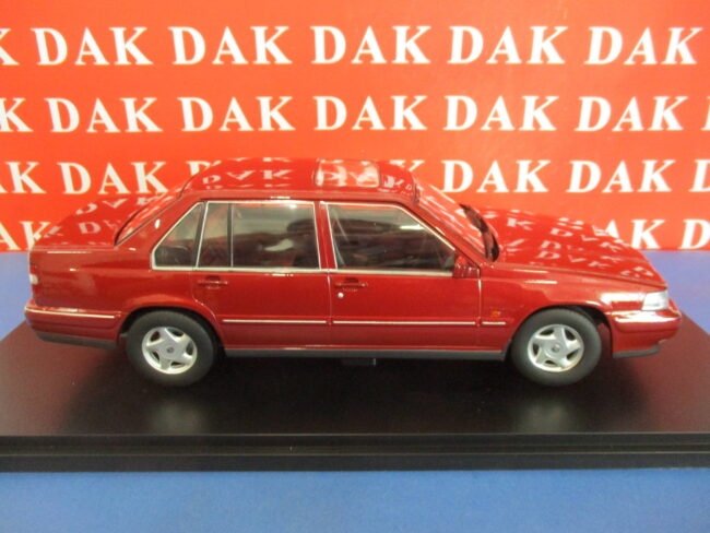 Die cast 1/18 Modellino Auto Volvo 960 Red Regent Pearl 1996 by Triple9 - immagine 4