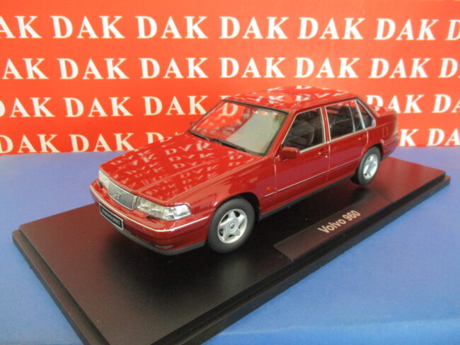 Die cast 1/18 Modellino Auto Volvo 960 Red Regent Pearl 1996 by Triple9 - immagine 2