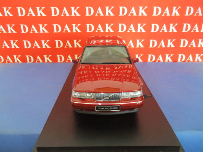 Die cast 1/18 Modellino Auto Volvo 960 Red Regent Pearl 1996 by Triple9 - immagine 3