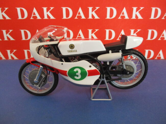 Die cast 1/12 Modellino Moto Yamaha RD05 1968 Phil Read