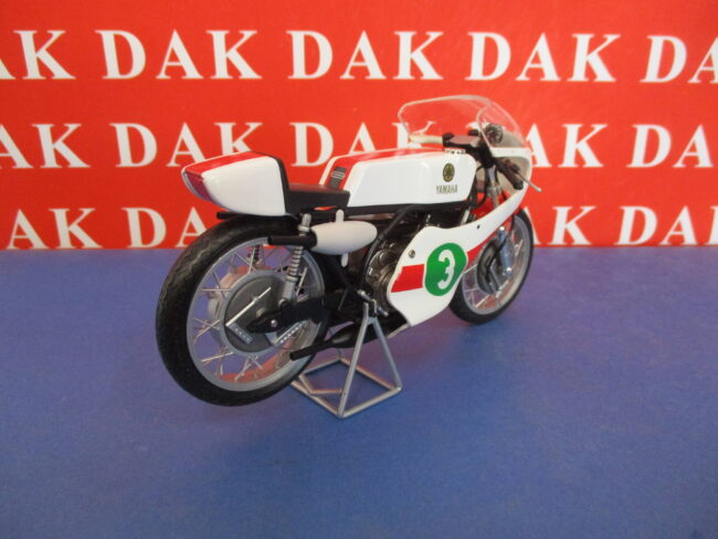 Die cast 1/12 Modellino Moto Yamaha RD05 1968 Phil Read - immagine 5