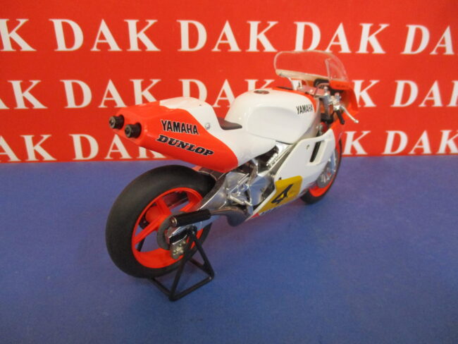 Die cast 1/12 Modellino Moto Yamaha YZR500 1984 Eddie Lawson - immagine 5