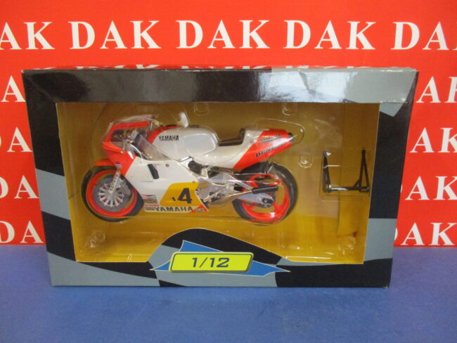 Die cast 1/12 Modellino Moto Yamaha YZR500 1984 Eddie Lawson - immagine 6