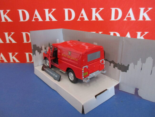 Die cast 1/43 Modellino Auto Land Rover Serie III 109 Pompieri Soft Top Cararama - immagine 4