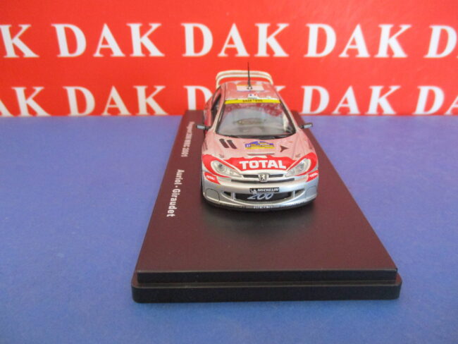 Die cast 1/43 Modellino Auto Peugeot 206 WRC Rally Catalunya 2001 D. Auriol - immagine 3