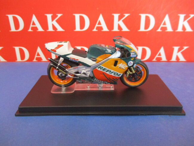 Die cast 1/24 Modellino Moto Honda NSR500 1998 Michael Doohan - immagine 4